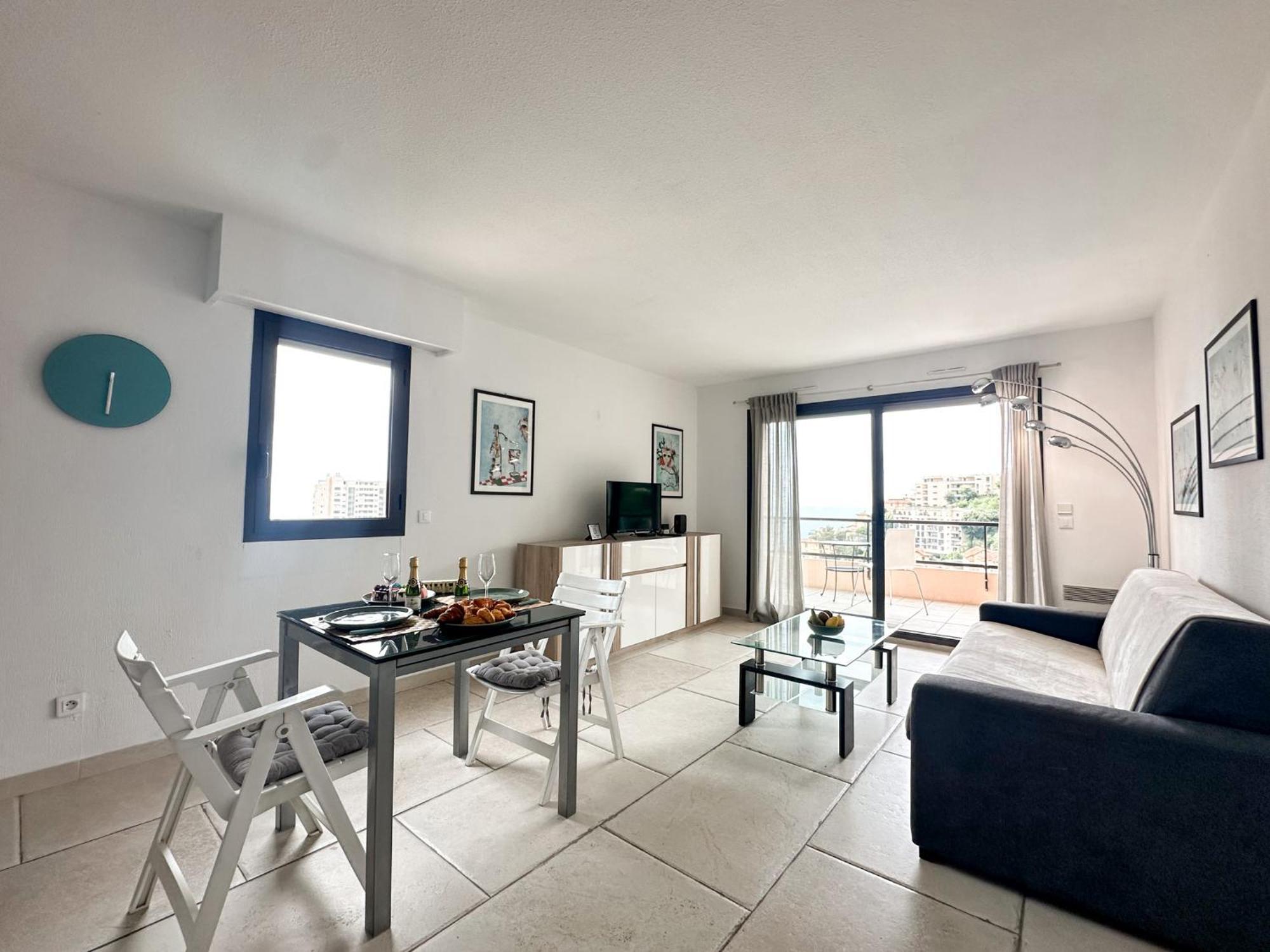 Luxurious 3 Rooms, Pool, Bnbrickeys Beausoleil Exteriör bild
