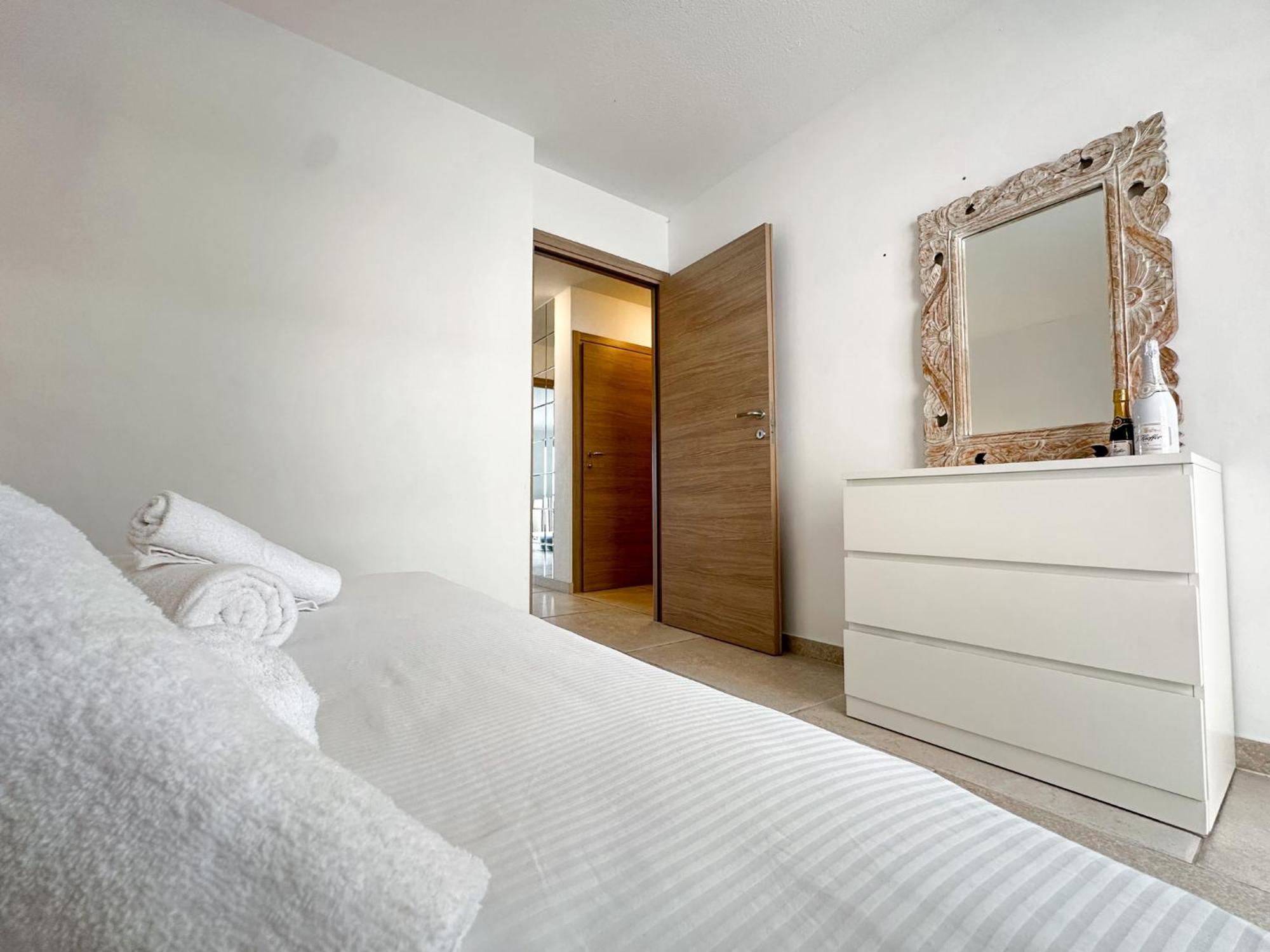Luxurious 3 Rooms, Pool, Bnbrickeys Beausoleil Exteriör bild