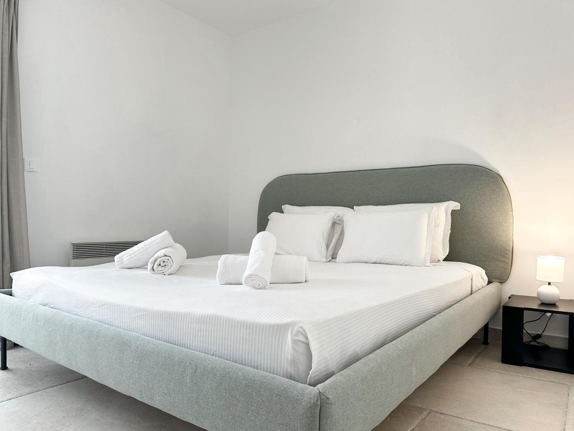 Luxurious 3 Rooms, Pool, Bnbrickeys Beausoleil Exteriör bild