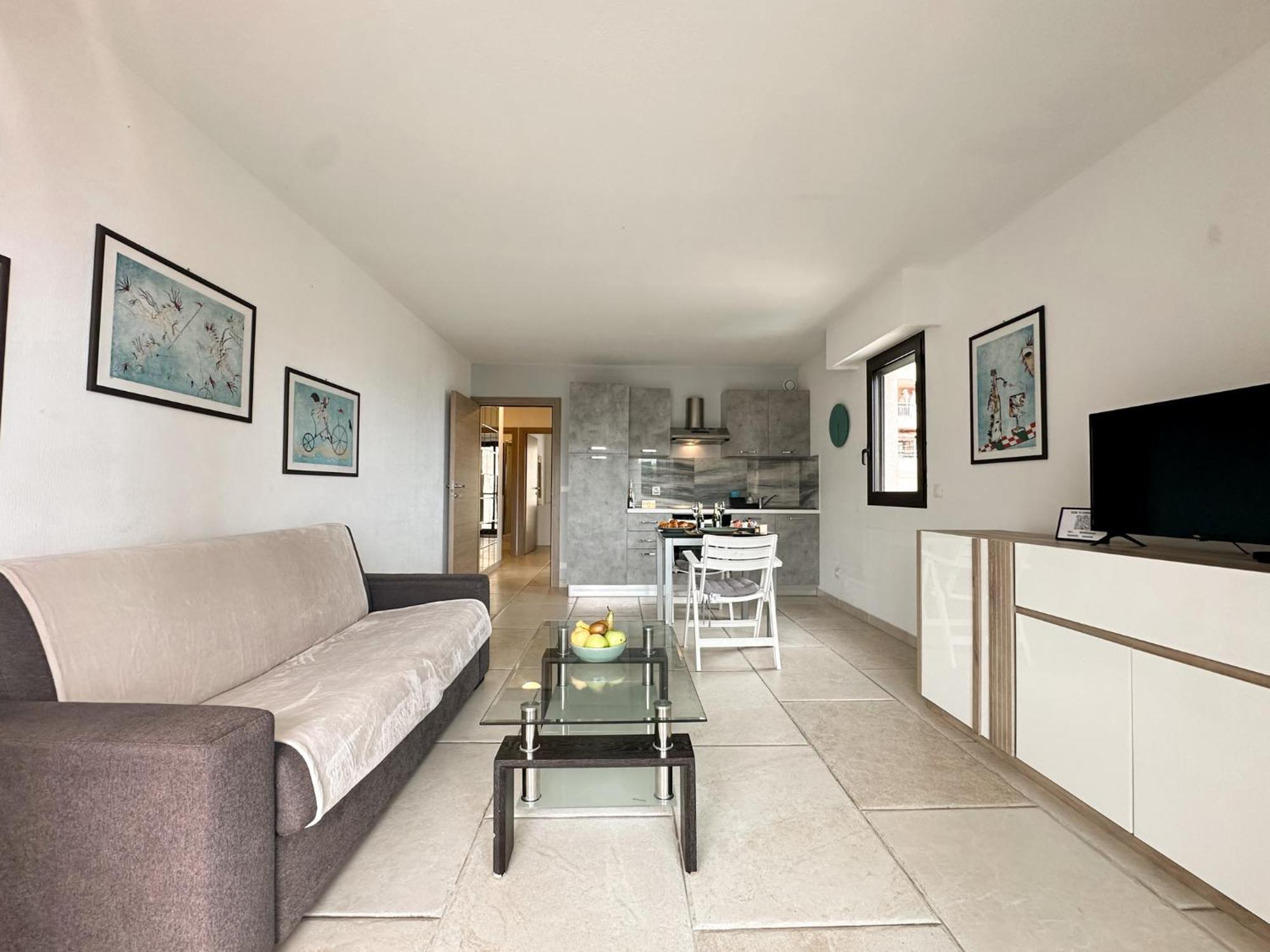 Luxurious 3 Rooms, Pool, Bnbrickeys Beausoleil Exteriör bild