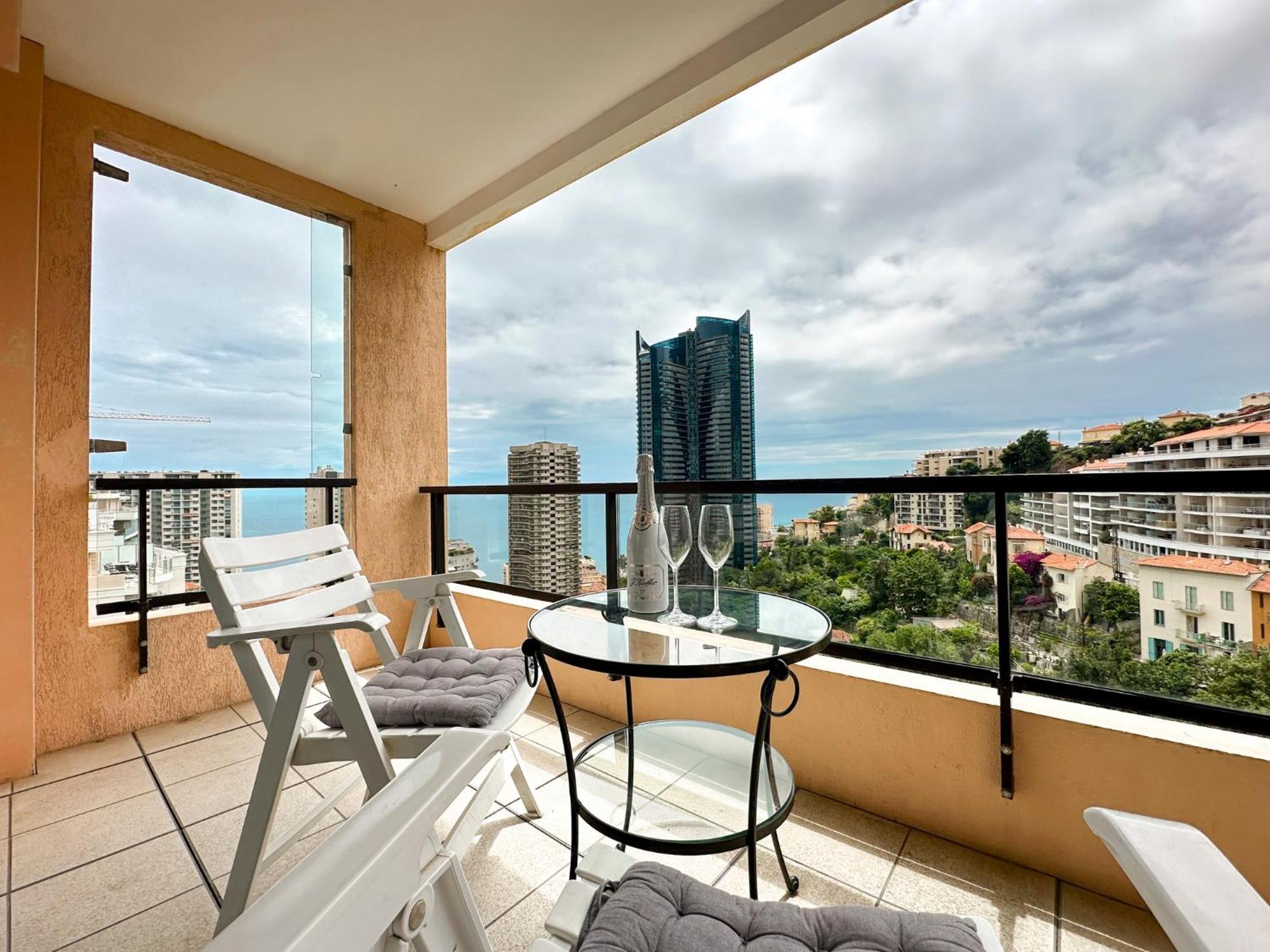 Luxurious 3 Rooms, Pool, Bnbrickeys Beausoleil Exteriör bild