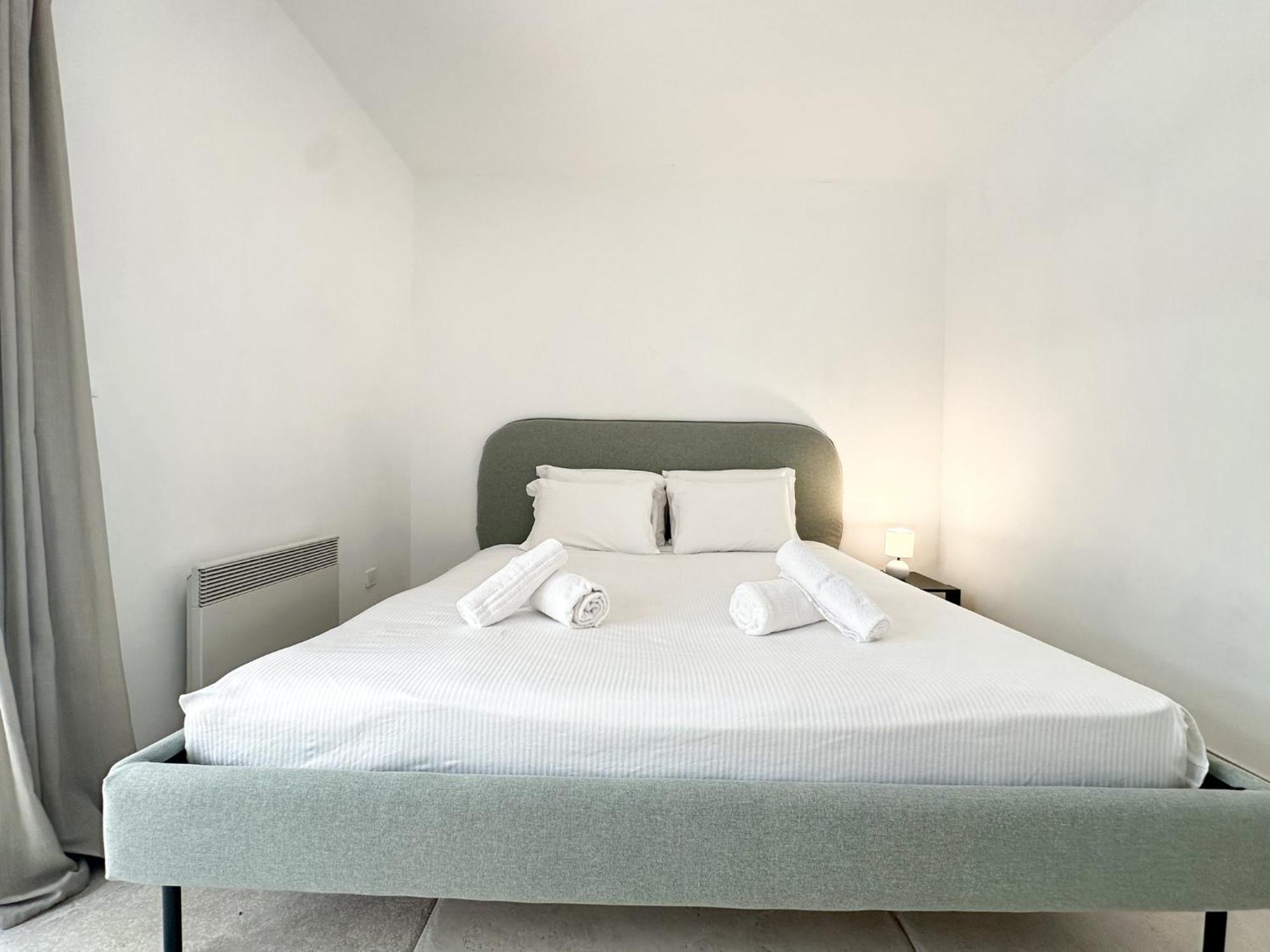 Luxurious 3 Rooms, Pool, Bnbrickeys Beausoleil Exteriör bild